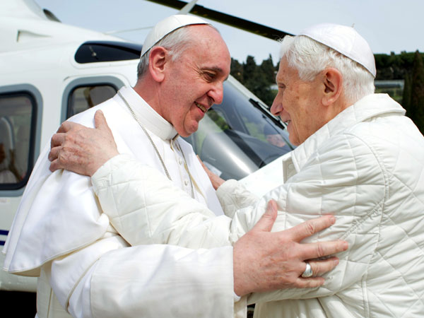 Khoảnh khắc hiệp thông sâu sắc giữa hai giáo hoàng