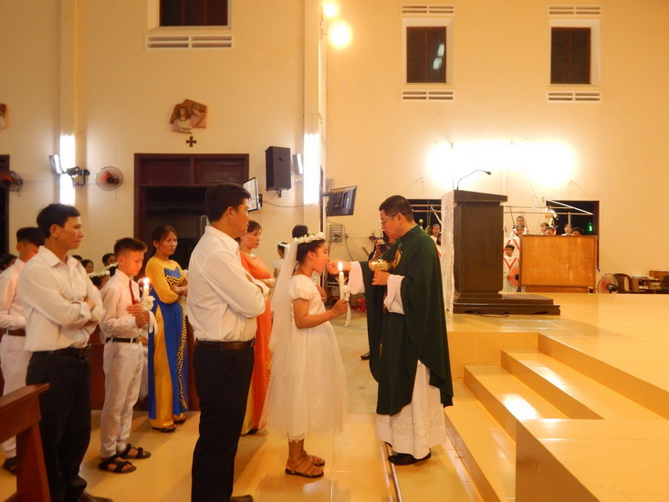 Thánh lễ cho các em Rước lễ lần đầu và bế giảng năm học giáo lý tại Giáo xứ Cây Rỏi