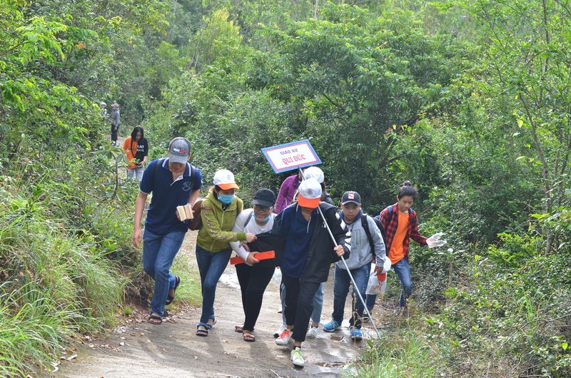 Ban giới trẻ tổ chức hành hương núi Đức Mẹ Qui Hòa