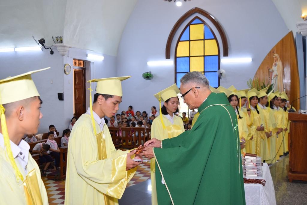 Lễ tốt nghiệp khóa giáo lý phổ thông tại giáo xứ Tuy hòa