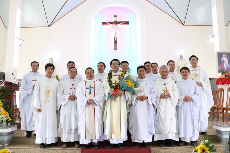 Thánh lễ Tạ ơn Tân Linh mục tại Giáo xứ Tân Quán
