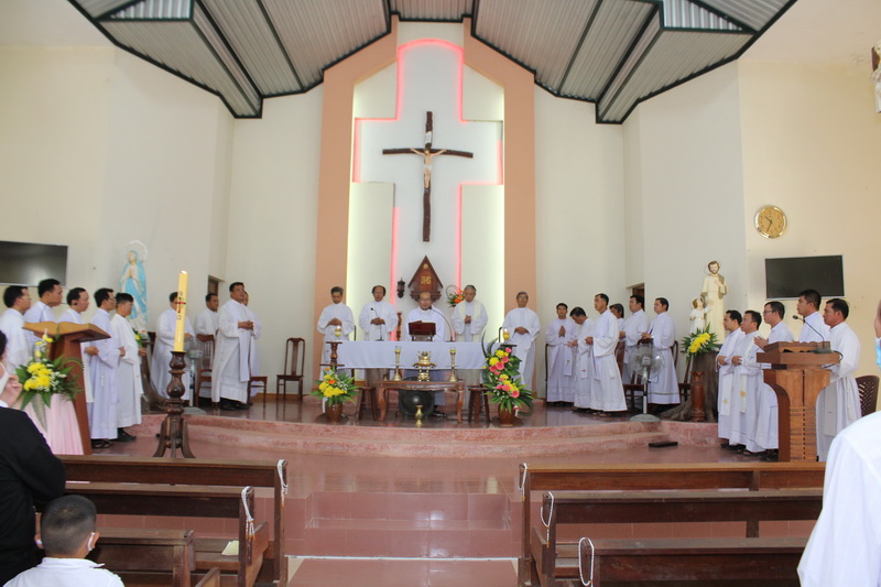 Giáo hạt Mằng Lăng và Tuy Hòa tĩnh tâm tháng 6 tại nhà thờ Giáo xứ Đa Lộc