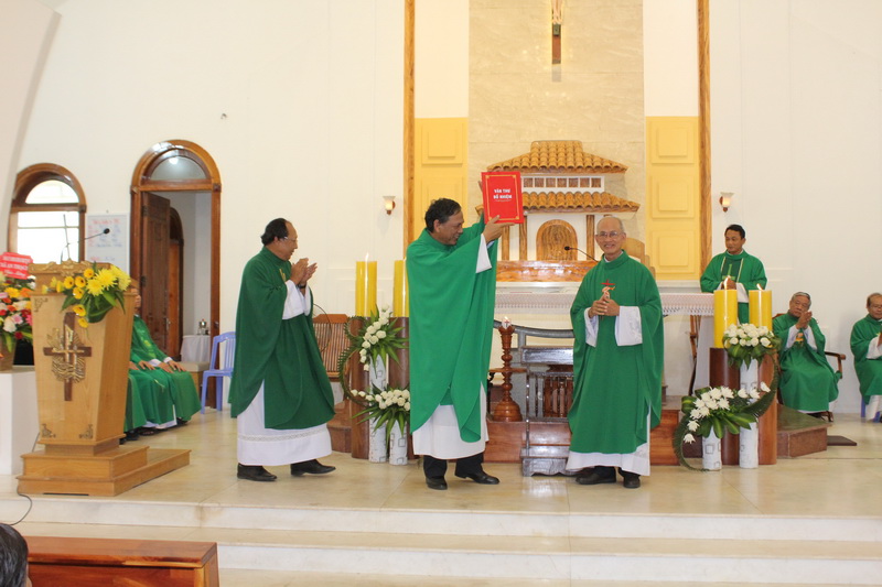 Thánh lễ có nghi thức nhậm chức Tân Chánh xứ tại Giáo xứ Chợ Mới