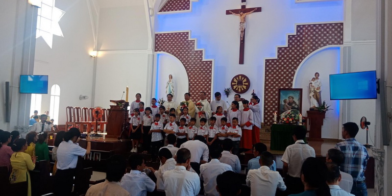 Mừng lễ Thánh Antôn và các em Rước lễ lần đầu tại giáo họ Trà Xuân, Giáo xứ Châu Ổ