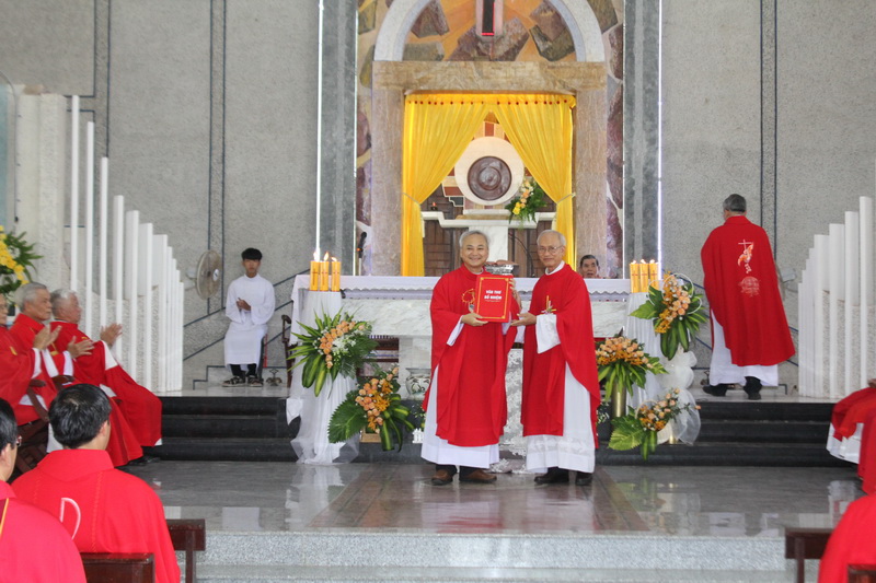 Thánh lễ có nghi thức nhậm chức tại giáo xứ Hòa Ninh