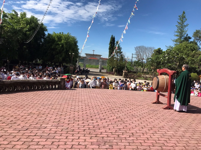 Lễ khai giảng năm học giáo lý 2022-2023 tại giáo xứ Phú Hòa
