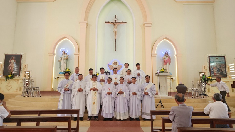 Linh mục và Phó tế Giáo hạt Bồng Sơn Tĩnh tâm tháng 11