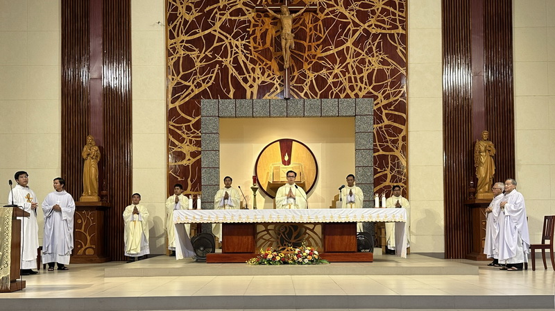 Thánh lễ tạ ơn và cầu nguyện cho quý hội hữu Phaolô Châu của các tân Linh mục tại Chủng viện Qui Nhơn
