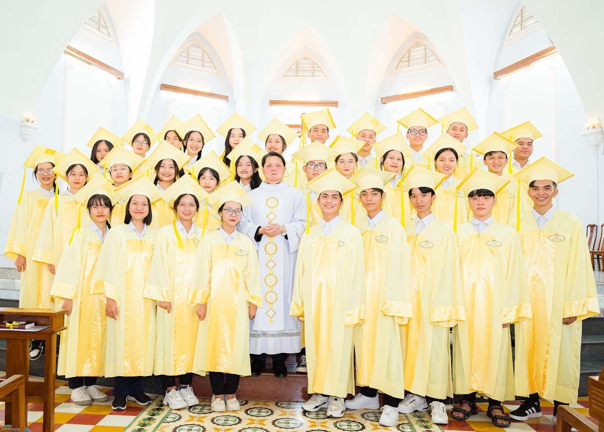 Thánh lễ tạ ơn Tốt nghiệp giáo lý của khối 12, niên khóa 2022 - 2023